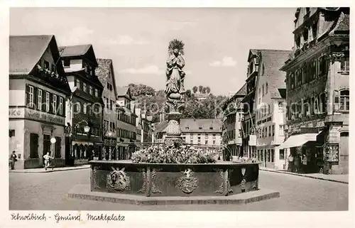 AK / Ansichtskarte Schwaebisch Gmuend Marktplatz Brunnen Kat. Schwaebisch Gmuend