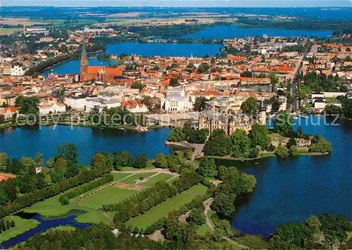 AK / Ansichtskarte Schwerin Mecklenburg Fliegeraufnahme mit Schloss Kat. Schwerin