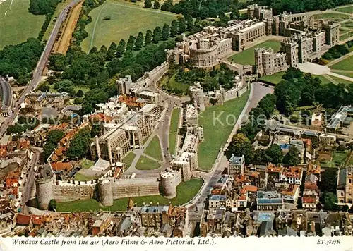 AK / Ansichtskarte Windsor Castle from the air Kat. City of London