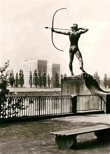 AK / Ansichtskarte Dresden Bogenschuetze Statue an der Elbe Kat. Dresden Elbe
