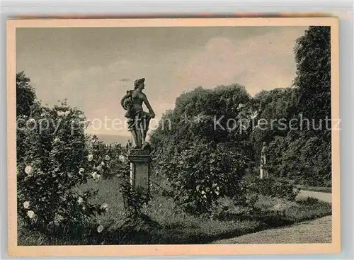 AK / Ansichtskarte Weikersheim Schlossgarten mit Rokokostatuen Kat. Weikersheim
