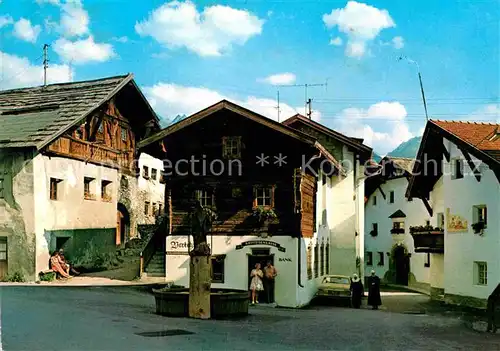 AK / Ansichtskarte Serfaus Tirol Stadtansichten mit Brunnen Kat. Serfaus