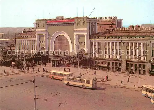 AK / Ansichtskarte Nowosibirsk Novosibirsk Bahnhof 