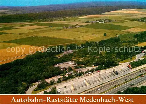 AK / Ansichtskarte Autobahn Raststaette Medenbach West Fliegeraufnahme Kat. Autos