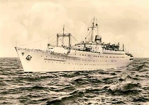 AK / Ansichtskarte Schiffe Ships Navires Urlauberschiff MS Voelkerfreundschaft 