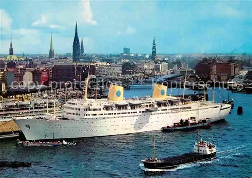 AK / Ansichtskarte Hamburg Hafen mit Stadtpanorama Passagierschiff Kat. Hamburg