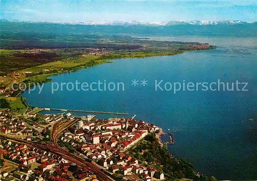 AK / Ansichtskarte Friedrichshafen Bodensee mit Alpen Fliegeraufnahme Kat. Friedrichshafen