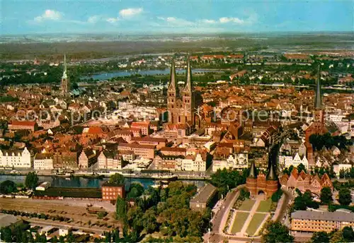 AK / Ansichtskarte Luebeck Holstentor Stadtzentrum Kirchen Fliegeraufnahme Kat. Luebeck