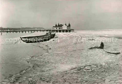 AK / Ansichtskarte Ahlbeck Ostseebad Winter an der Seebruecke Kat. Heringsdorf Insel Usedom