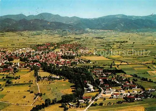 AK / Ansichtskarte Bad Krozingen mit Blick zum Schwarzwald Fliegeraufnahme Kat. Bad Krozingen