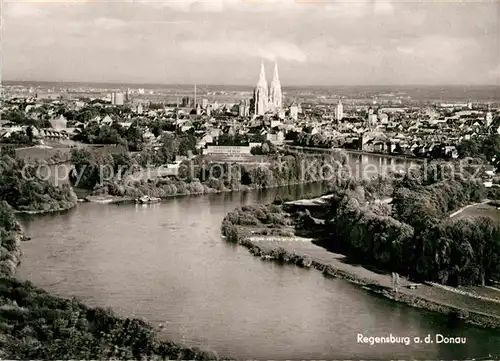 AK / Ansichtskarte Regensburg Stadtbild mit Donau Kat. Regensburg