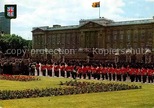 AK / Ansichtskarte Leibgarde Wache London Queen s Guards Parade  Kat. Polizei