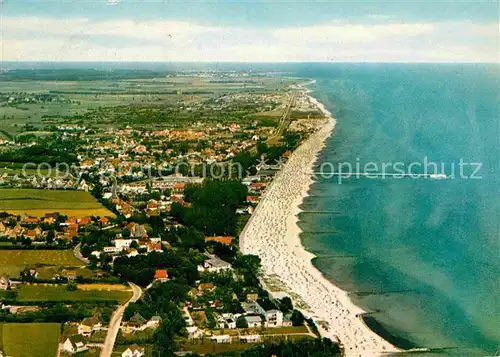 AK / Ansichtskarte Groemitz Ostseebad Fliegeraufnahme Strand Kat. Groemitz