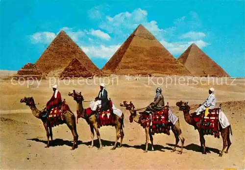 AK / Ansichtskarte Kamele Camel Caravan Giza Pyramids Egypt Kat. Tiere