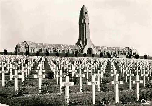 AK / Ansichtskarte Friedhof Verdun Cimetiere Militaire Ossuaire de Douaumont  Kat. Tod