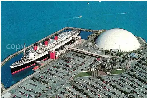 AK / Ansichtskarte Dampfer Oceanliner Fliegeraufnahme Queen Mary Spruce Goose Long Beach California  Kat. Schiffe