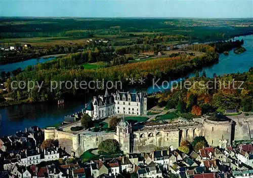 AK / Ansichtskarte Amboise Fliegeraufnahme Schloss und Loire Kat. Amboise