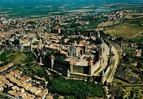 AK / Ansichtskarte Carcassonne Cathedrale Saint Nazaire Chateau Comtal et la porte d Aube Fliegeraufnahme Kat. Carcassonne