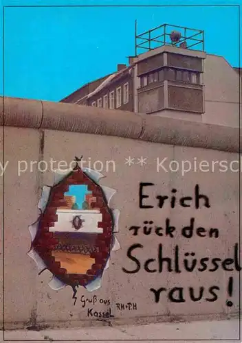 AK / Ansichtskarte Berliner Mauer Berlin Wall Berlin Bernauer Strasse Graffity Erich Honecker Kat. Berlin