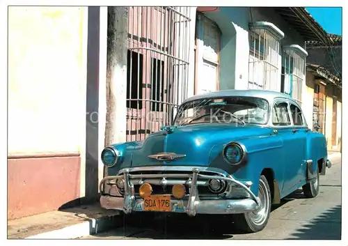 AK / Ansichtskarte Autos Chevrolet Calle tipica Trinidad  Kat. Autos