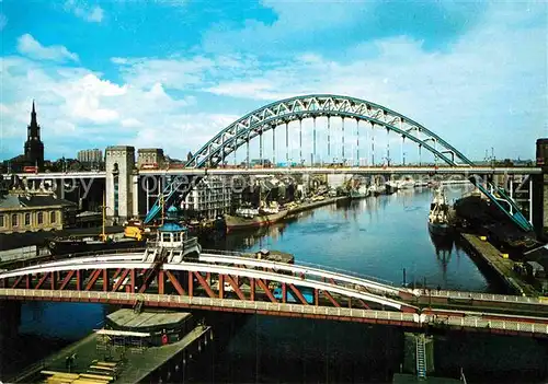 AK / Ansichtskarte Newcastle upon Tyne Swing Bridge and Tyne Bridge Kat. Newcastle upon Tyne
