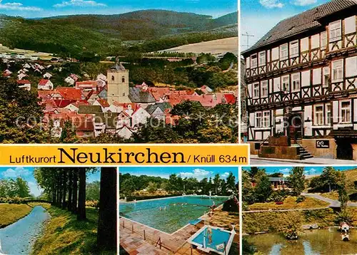 AK / Ansichtskarte Neukirchen Knuellgebirge Stadtpanorama Fachwerkhaus Bachlauf Freibad Kat. Neukirchen