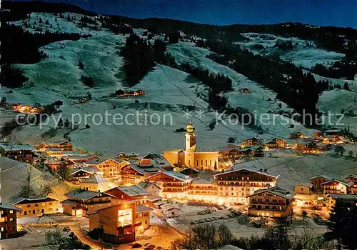 AK / Ansichtskarte Saalbach Hinterglemm Skidorf am Abend Kat. Saalbach Hinterglemm