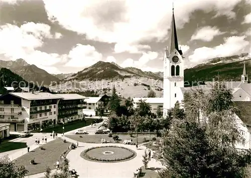 AK / Ansichtskarte Riezlern Kleinwalsertal Vorarlberg Ortsansicht mit Kirche Kat. Mittelberg