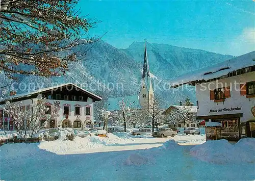 AK / Ansichtskarte Bayrischzell Haus des Gastes Ortsmotiv mit Kirche im Winter Kat. Bayrischzell