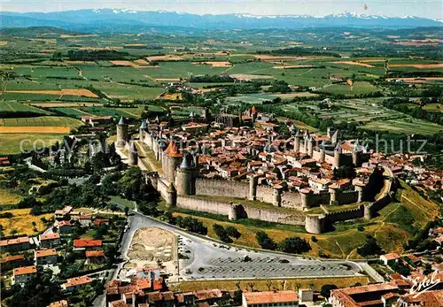 AK / Ansichtskarte Carcassonne Vue aerienne de la cite prise du nord est Kat. Carcassonne