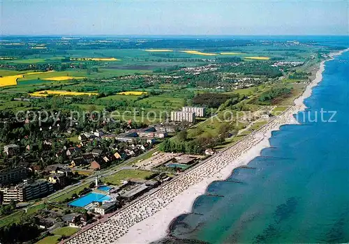 AK / Ansichtskarte Groemitz Ostseebad Fliegeraufnahme mit Strand Kat. Groemitz