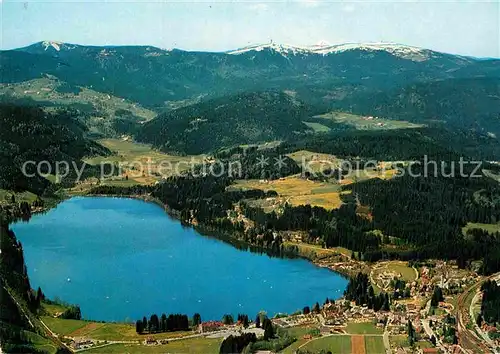 AK / Ansichtskarte Titisee Neustadt Fliegeraufnahme Seepartie mit Feldberg Kat. Titisee Neustadt