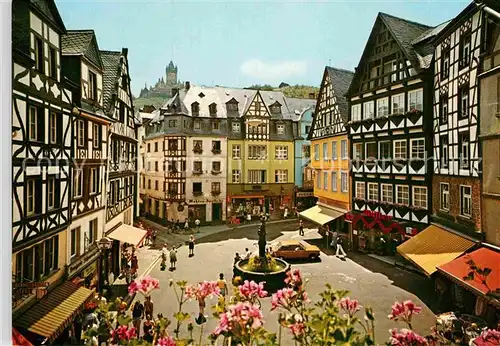 AK / Ansichtskarte Cochem Mosel Marktplatz St. Martinsbrunnen und Burg Kat. Cochem