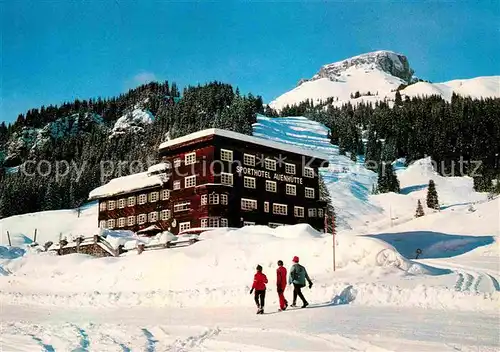 AK / Ansichtskarte Hirschegg Kleinwalsertal Vorarlberg Skigebiet Sporthotel Auenhuette Kat. Mittelberg