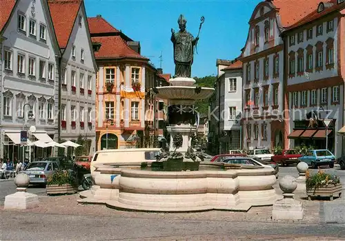 AK / Ansichtskarte Eichstaett Oberbayern Marktplatz mit Willibaldsbrunnen Kat. Eichstaett