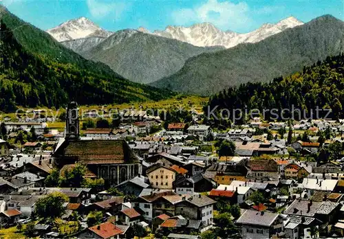 AK / Ansichtskarte Mittenwald Bayern mit Tiroler Bergen Kat. Mittenwald