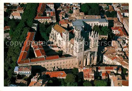 AK / Ansichtskarte Montpellier Herault Fliegeraufnahme Medizinische Fakultaet Kathedrale Sankt Pierre Kat. Montpellier