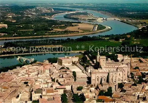 AK / Ansichtskarte Avignon Vaucluse Le Palais des Papes et le Rhone Fliegeraufnahme Kat. Avignon