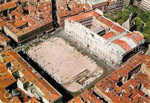 AK / Ansichtskarte Toulouse Haute Garonne Fliegeraufnahme La Place du Capitole Kat. Toulouse