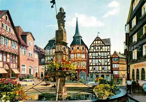 AK / Ansichtskarte Fritzlar Marktplatz Rolandsbrunnen Fachwerkhaeuser Kat. Fritzlar