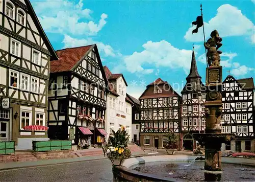 AK / Ansichtskarte Fritzlar Marktplatz Rolandsbrunnen Fachwerkhaeuser Kat. Fritzlar