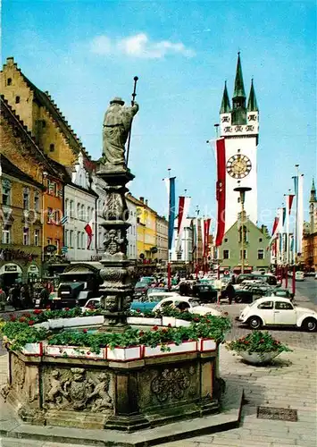 AK / Ansichtskarte Straubing Ludwigsplatz Brunnen Blick zum Stadtturm Kat. Straubing