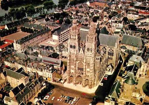 AK / Ansichtskarte Tours Indre et Loire Fliegeraufnahme Kathedrale Kat. Tours