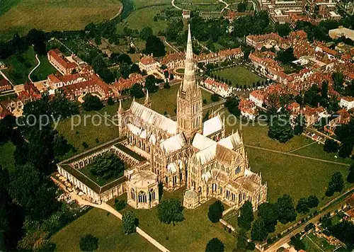 AK / Ansichtskarte Wiltshire UK Fliegeraufnahme Salisbury Kathedrale