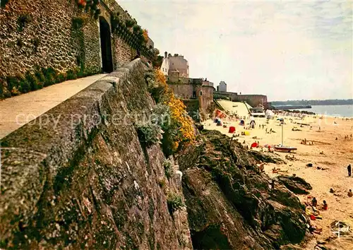 AK / Ansichtskarte Saint Malo Ille et Vilaine Bretagne Les remparts et la plage de Bon Secours Kat. Saint Malo