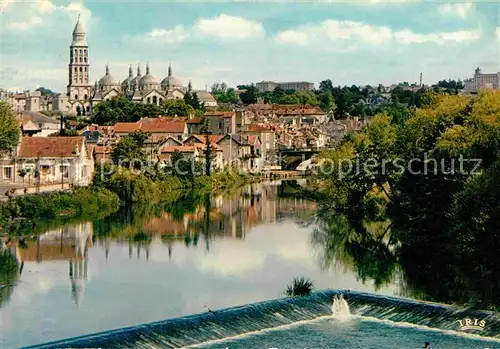 AK / Ansichtskarte Perigueux Les bords de l Isle la Cathedrale Saint Front avec cinq coupoles Kat. Perigueux