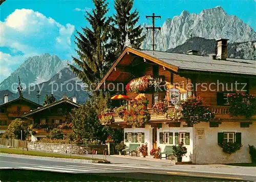 AK / Ansichtskarte St Johann Tirol Ortsmotiv mit Wildem Kaiser Kat. St. Johann in Tirol