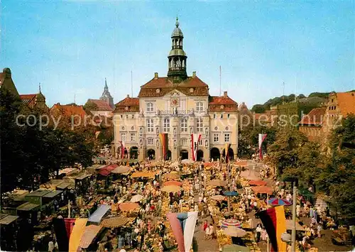 AK / Ansichtskarte Lueneburg Rathaus mit Markt Kat. Lueneburg
