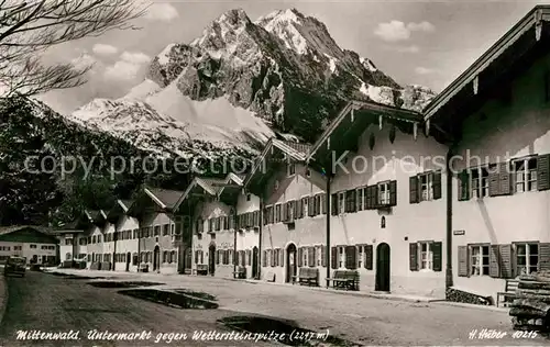 AK / Ansichtskarte Mittenwald Bayern Untermarkt mit Wettersteinspitze Kat. Mittenwald