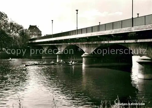AK / Ansichtskarte Giessen Lahn Uferpartie am Fluss Ruderboote Bruecke Kat. Giessen